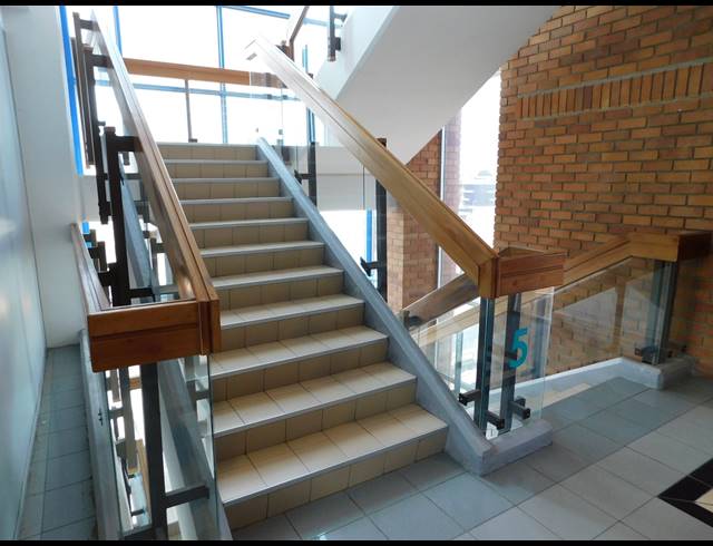 4,664M² OFFICE TO LET IN FERNDALE